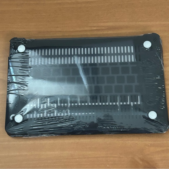 11” MacBook Air Cover( Black ),Keyboard Protector and Screen Protector - Picture 4 of 7